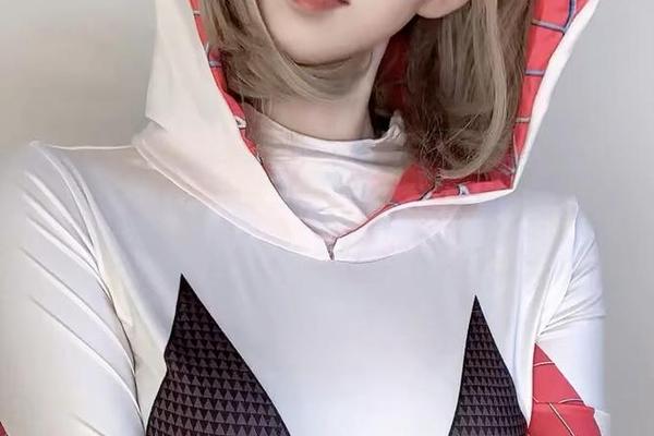 蜘蛛网中的女孩