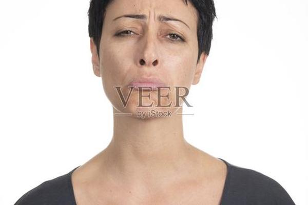 麻烦中的女人