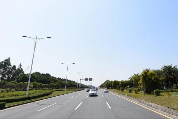 通往机场的路