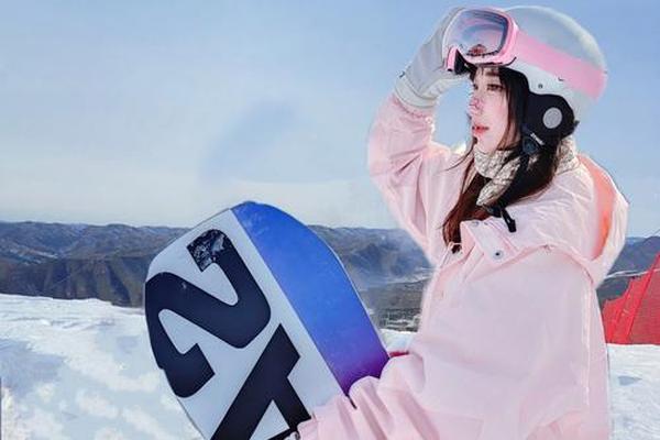 滑雪女孩