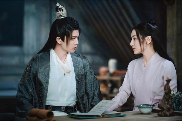 与君初相识在线观看
